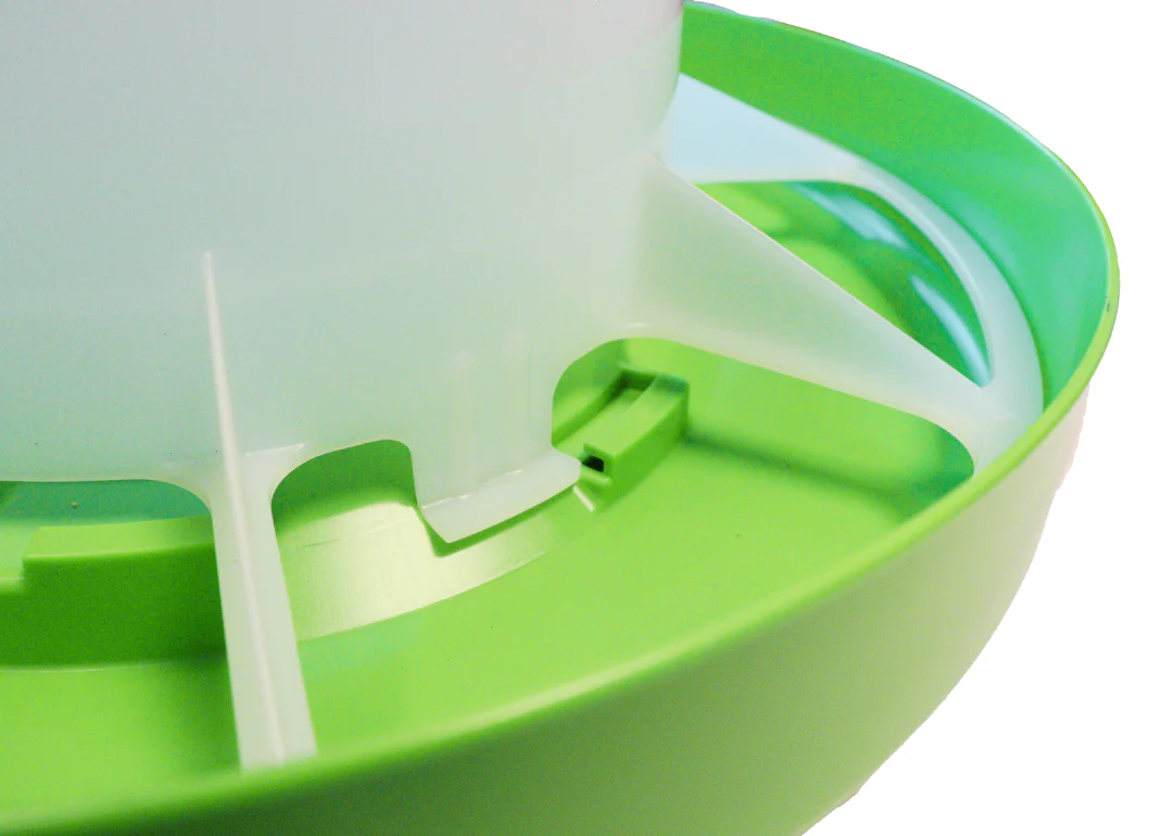 Plastic Duck Feeder - 11 Pound Capacity - Image 4